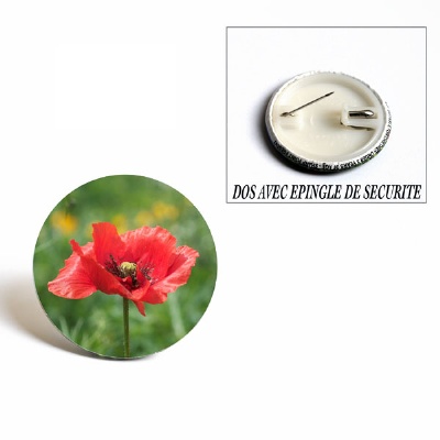 Plus de détails sur LE BADGE COQUELICOT